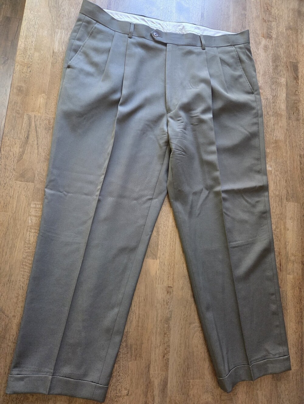 100% Wool Cuffed Pleated Dress Pants in Olive Green
